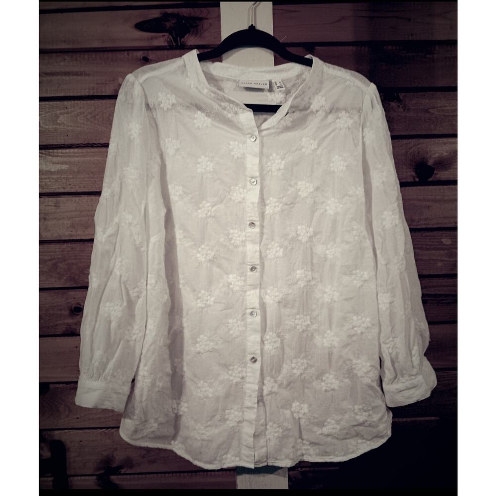 Susan Graver White Size Large 100% Cotton Button up Blouse with  Flowers